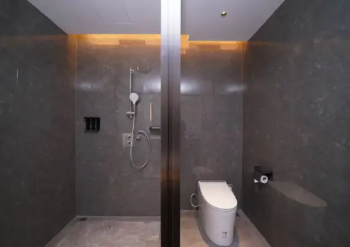 King-Size Bed Room